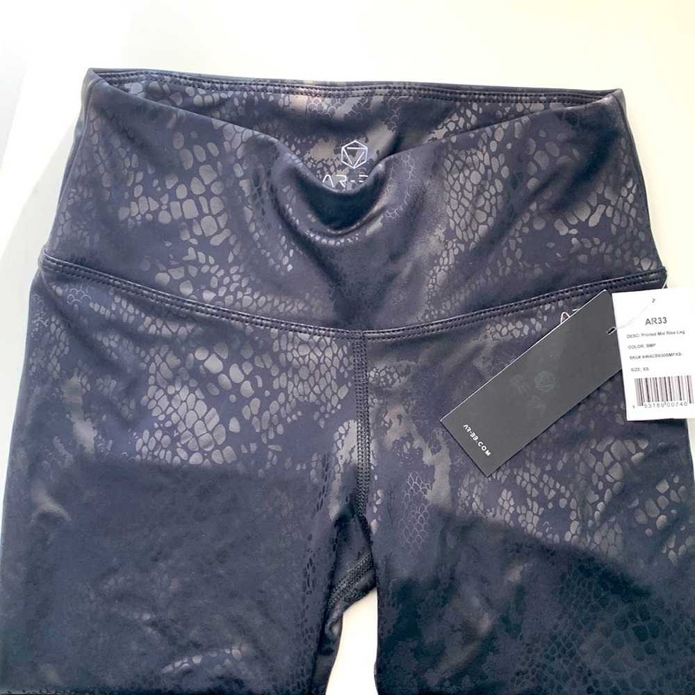 NWT AR-33 Leggings -Black Snake Print